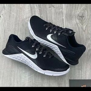 Nike Women's Metcon 4 Size 8.5 Training Shoes Black/Silver/White 924593-001